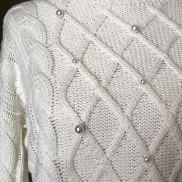Forever 21 Faux Pearl Knitted Sweater Size Small - Picture 2 of 4